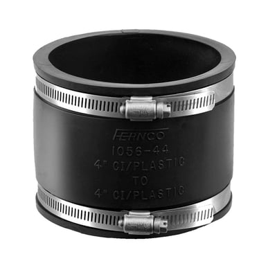 Fernco kobling 75-88 mm i sort gummi med metalbånd, model 1056-44, til støbejern og plastrør, isoleret på hvid baggrund.
