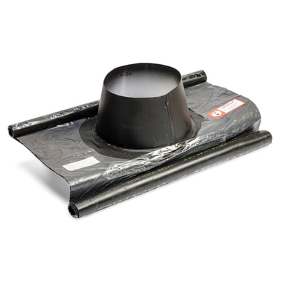 Metalbestos skorsten inddækning i sort materiale med 250mm udvendig diameter og 0-5 graders flex på en hvid baggrund.