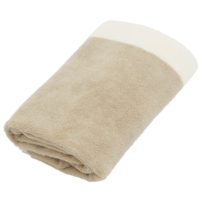 Vipp 104 håndklæde i khaki, foldet med blød frotté og lys kant; modellen måler 76 x 135 cm.
