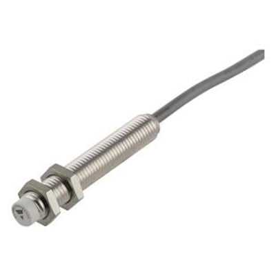 Carlo Gavazzi induktiv aftaster ICS08L45N40A2IO med M8-gevind, 4 mm rækkevidde og kabel, vist skråt fra siden.