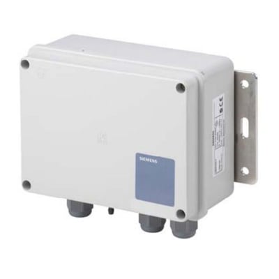 Siemens QBM3460-3 VAV differenstrykmåler med connector, monteret på beslag og klar til installation.