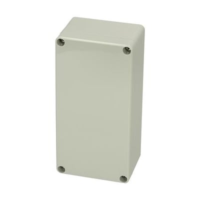 Fibox kapsling UL PC 081606 i polycarbonat, 80 × 160 × 55 mm, vist lukket med skruer i hjørnerne.