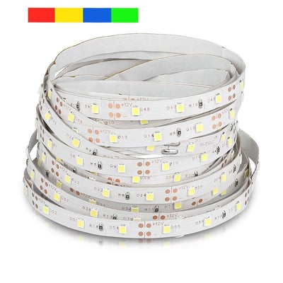 V-TAC LED-strip på 5 meter i blå variant, rullet sammen med de enkelte lysdioder synlige på strippen.