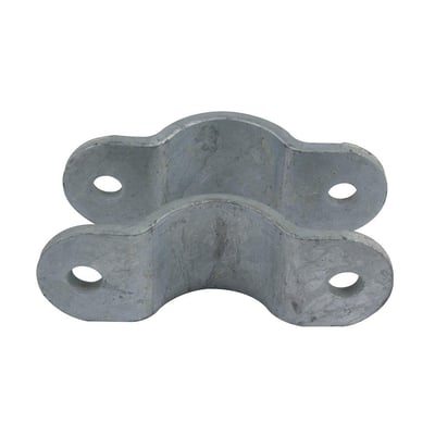 Sæt med to kraftige, galvaniserede halsjern til rør med 219 mm dimension, monteret i et par.