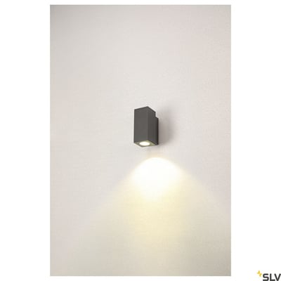 SLV Enola Square S Single udendørs LED-væglampe i antracit, monteret på en væg og med lys nedad.