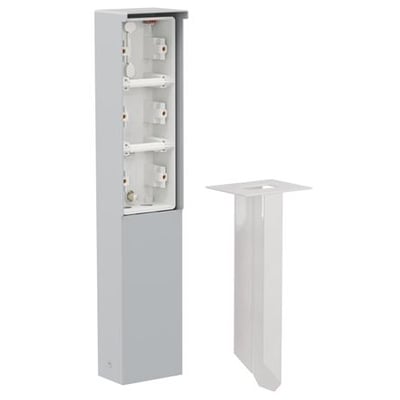 Niko Hydro stikkontaktsøjle i grå med plads til 3 moduler, leveres med hvidt spyd til jordmontering.