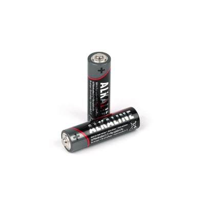 To CP Super Alkaline AA batterier i grå med rød positiv markering, placeret på en hvid baggrund.