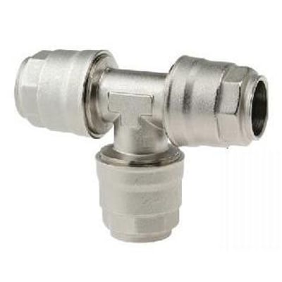 Tee-stykke på 20 mm i metal, designet til hurtig og nem installation af rør og fittings.