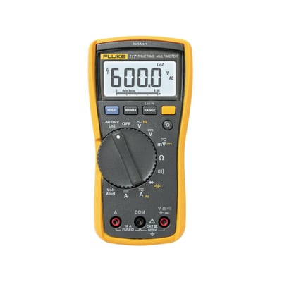 Fluke 117 multimeter med sand RMS og berøringsfri spændingsdetektion, set forfra med display og måleknapper.