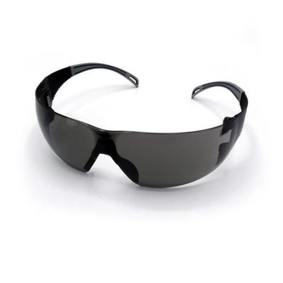 Activewear sikkerhedsbrille 4140 Flow i grå med bred, mørk linse og buede brillestænger set skråt forfra.