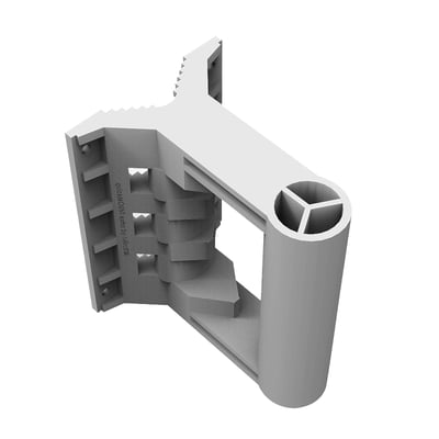 MikroTik QME Quickmount Extra er et hvidt vægbeslag til ekstra store antenner, vist skråt forfra med drejeled.