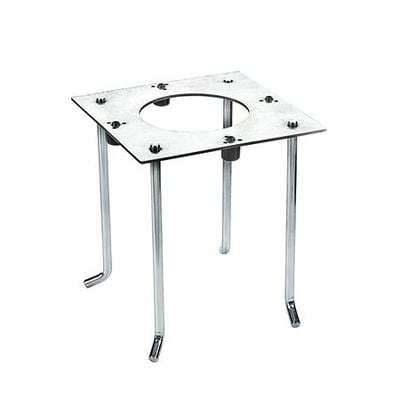 Fagernes pullert nedgravningsfæste fra SG Armaturen i galvaniseret stål med fire ben og monteringsplade.