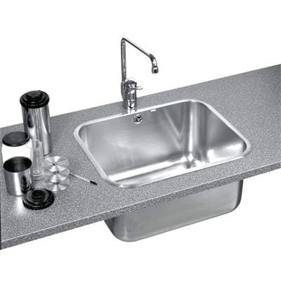 Intra Juvel SK5020 nedfældningsvask i rustfrit stål med poleret overflade og krom armatur på bordplade.