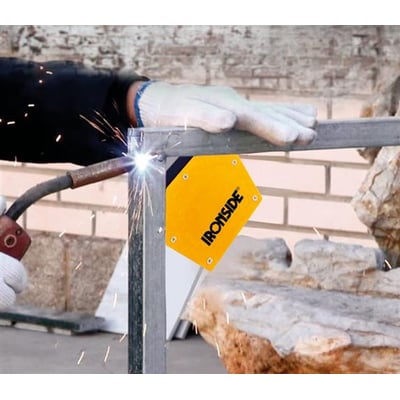 Ironside svejsemagnet på 10 kg holder metalprofiler i vinkel under svejsning.