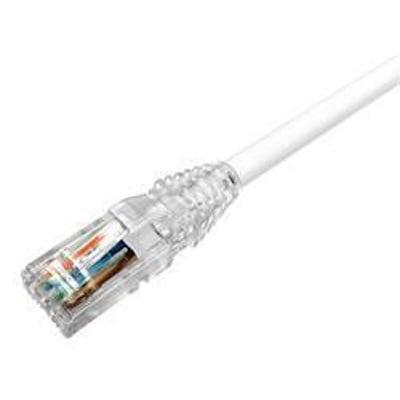 CommScope Kat.6A U/UTP LSZH patchkabel på 7,5 meter i hvid, med et klart RJ45 stik med synlige ledere på hvid baggrund.