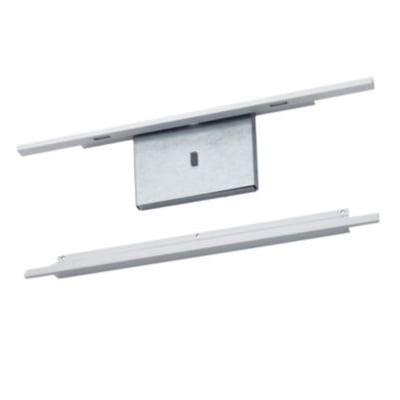 Detaljebillede af Ifö Option lysarmatur LED 60, der viser den integrerede lysliste og den praktiske koblingsmekanisme for nem tilslutning.
