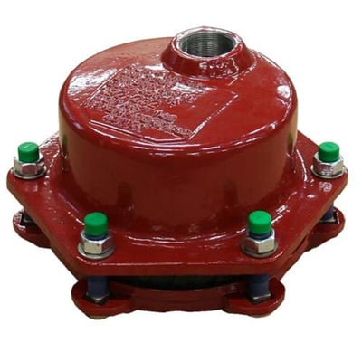Georg Fischer Multi/Joint kobling, 84-105 mm diameter, i rød epoxybelagt duktilt støbejern med synlige bolte og grønne møtrikdæksler.