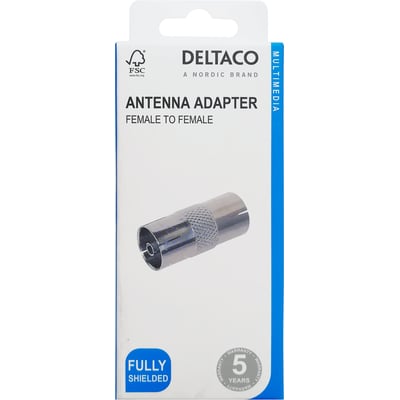 Deltaco IEC-antenneadapter med hunstik i begge ender vist på emballagen, hvor adapteren er afbildet.