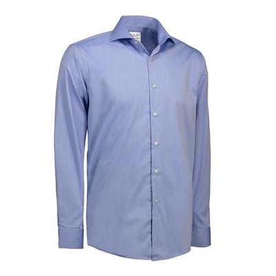 Seven Seas business skjorte i lys blå twillkvalitet, størrelse M, med Non Iron-finish og klassisk krave.