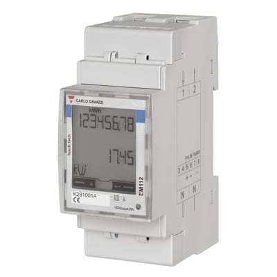 Carlo Gavazzi 1-faset MID-A energimåler til 100 A med LCD-display, vist skråt forfra med tilslutninger markeret på siden.