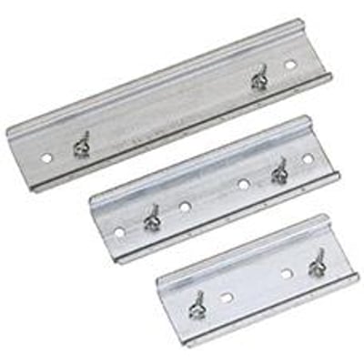 Spelsberg DIN-skinne NS 35-106 i galvaniseret stål med tre forskellige længder, klar til montering af udstyr.