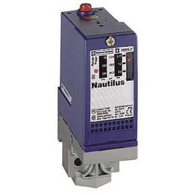 Schneider Electric pressostat XMLA004A2S11 med 1/4" BSP hun tilslutning og 0,05-4 bar trykområde, vist på isoleret baggrund.