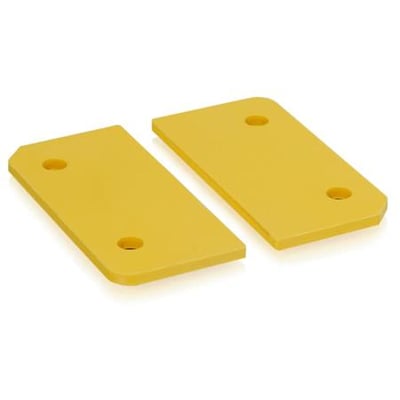 To gule afstandsplader i PCB materiale fra ABB, hver med 2.5 mm tykkelse og to monteringshuller.