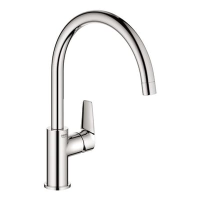 Grohe Startedge køkkenarmatur i skinnende krom med et højt, buet svingtud, ethulsmontage og en elegant, kantet greb på hvid baggrund.