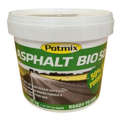 Potmix Asphalt Bio 50 reparationsasfalt i en 20 kg spand med et billede af en vej på etiketten.