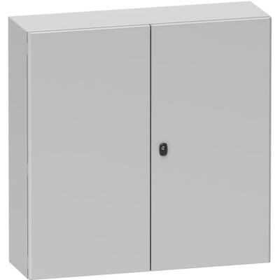 Vægskab fra Schneider Electric Spacial S3D-serien med to fronter og et midterstillet håndtag på en hvid baggrund.