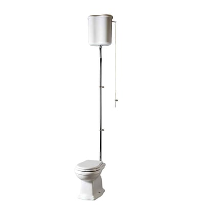 Hvidt Lavabo Contea Retro High gulvstående toilet med sæde, høj cisterne, synligt kromrør og træk-kæde.