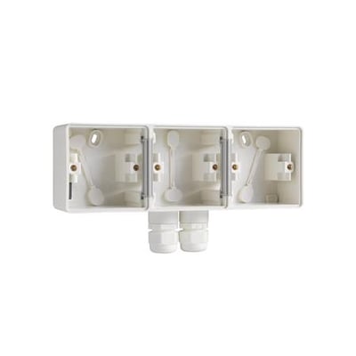 Niko stænktæt underlag med 3 moduler, hvid, IP55-klassificeret, med to M20-indgange og tilhørende kabelforskruninger.