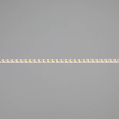 Ansell Lighting K-Cell LED bånd på 50 meter med 24V, 5W/meter og 2700K varm hvidt lys, vist horisontalt på grå baggrund.