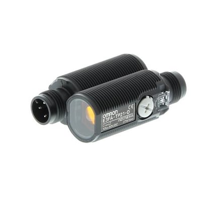 Omron E3FA-TP21-F2 fotoelektrisk sensor med M18 aksial plastlegeme, rød LED og M12 stik.