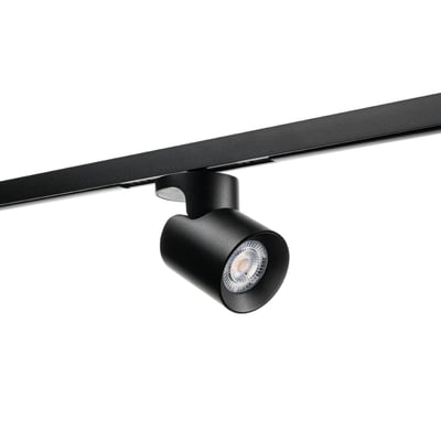 SG Armaturen Zip Aneto Mini Spot i sort aluminium med 3000K lysfarve monteret på en sort skinne.