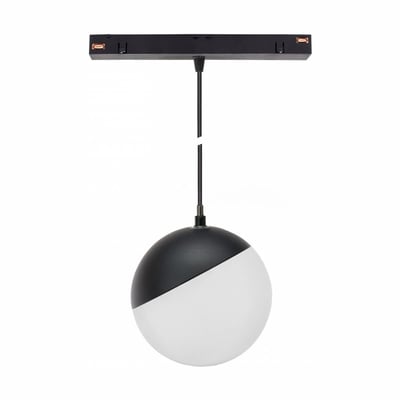 SpectrumLED SHIFT Smart-Globe P er en sort og hvid kugleformet pendellampe til skinnesystem med langt kabel.
