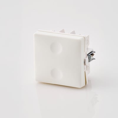 FESH SWITCH Curveline afbryder krydsning i hvid plast med synlige skrueløse klemmer og skarpe kanter.