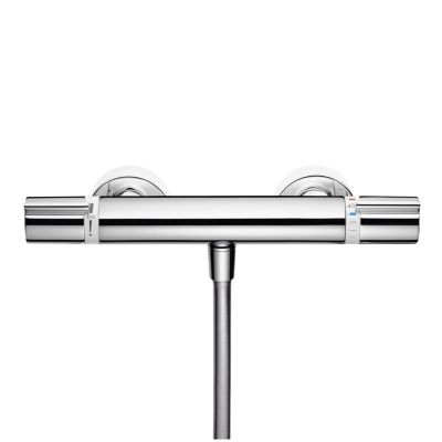 Hansgrohe Versostat² brusetermostat i skinnende krom med to greb til temperatur- og vandstyring, monteret på en blank stang.