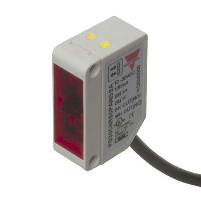 Carlo Gavazzi PD30CNB20PAIS fotoaftaster med hvidt kabinet, rød frontflade og sort kabel, set skråt forfra.