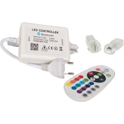 LIT230 Snap Controlbox RGB med Bluetooth fjernbetjening, stik og ledninger sat sammen på hvid baggrund.