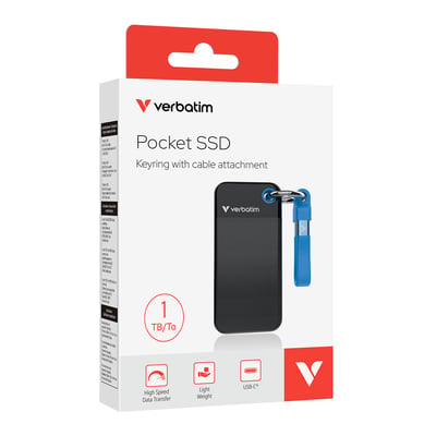 Emballagen til Verbatim Pocket SSD viser den sortblå eksterne SSD med nøglering og kapacitet på 1 TB.