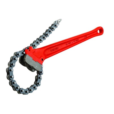Ridgid kæderørtang C-18 i rød med '2 1/2" PIPE & FITTINGS' indgraveret på skaftet.