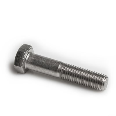 M18 x 150 ISO 4014 syrefast bolt i A4 rustfrit stål med fuldt gevind på hvid baggrund.