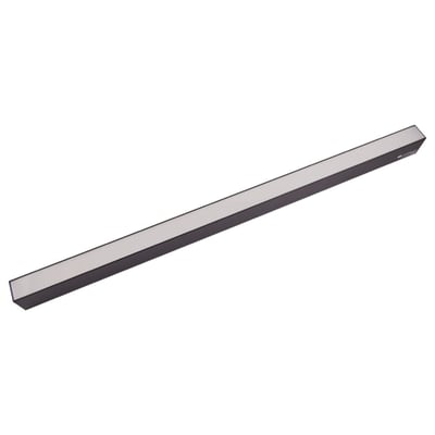 Lige Ansell Lighting Vasco LED-armatur i sort aluminium, 1200mm, set fra siden med fokus på armaturkroppen.
