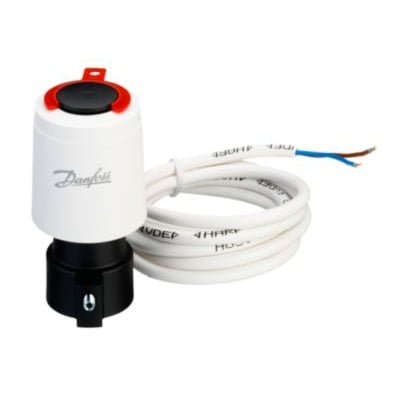Danfoss TWA-K NO termoaktuator med rød ring, sort top og RA-adapter, 24V, klar til installation på varmeanlæg.