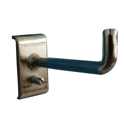 Maskinfabrikken Universal værktøjskrog, 50mm lang med 90 graders vinkel og Ø6mm krogdiameter, monteret med en skrue på hvid baggrund.