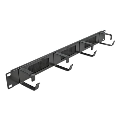 DIGITUS Professional 1U 19" sort kabelstyringsliste med børstestrimmel og fire sorte kabelholdere på hvid baggrund.