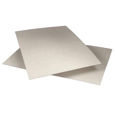 To grå palleark i størrelsen 750x1150mm og 250g tykkelse, stablet på en hvid baggrund.