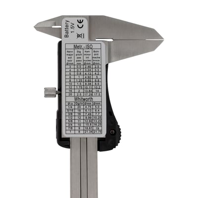 Diesella digital skydelære med 40 mm kæbelængde, viser detaljer på måleskala og batteridæksel.