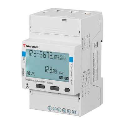 Carlo Gavazzi EM540 trefaset elmåler til direkte måling, set skråt forfra med display og tilslutninger.